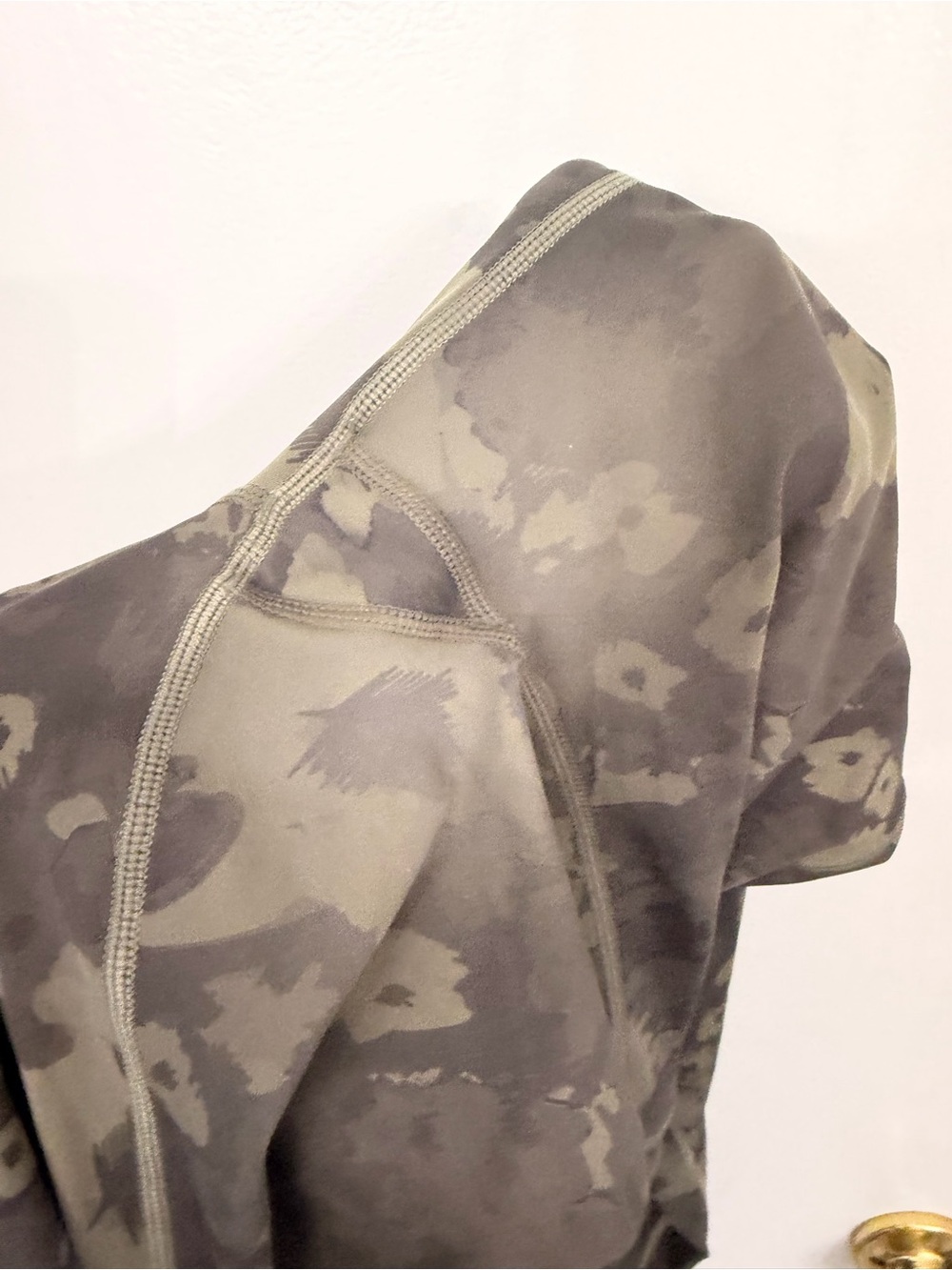 Vuori Stride Legging Oregano Camo Green Size Large - Picture 5 of 7